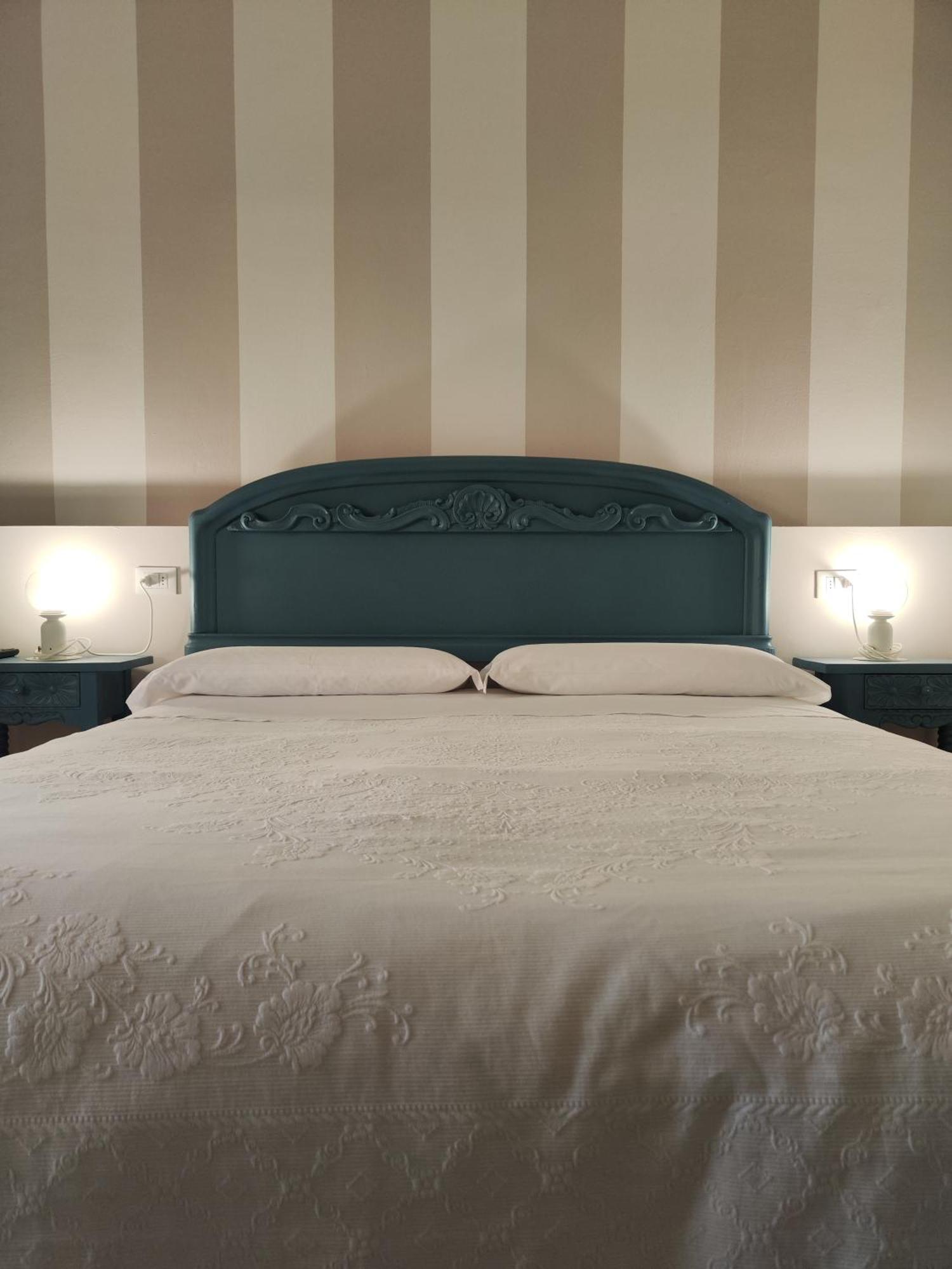 Bed and Breakfast Garda Relais Antica Romelia Монтикьяри Экстерьер фото
