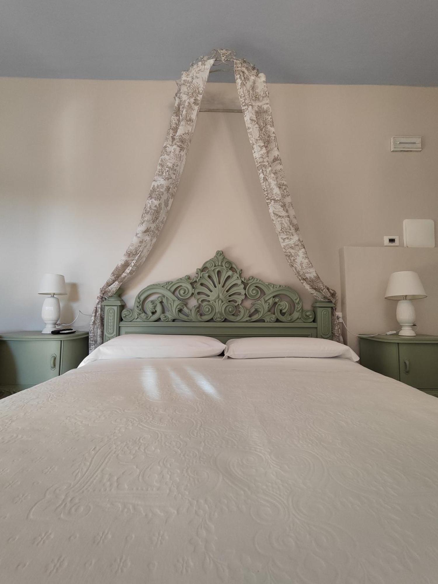 Bed and Breakfast Garda Relais Antica Romelia Монтикьяри Экстерьер фото
