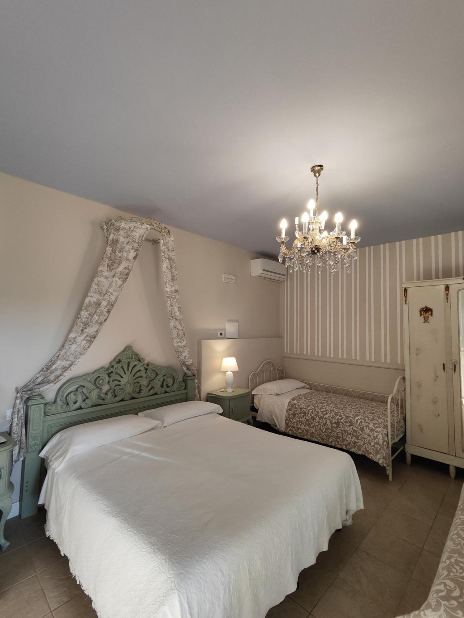 Bed and Breakfast Garda Relais Antica Romelia Монтикьяри Экстерьер фото